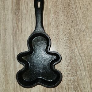 Black Cast Iron Gingerbread Man Skillet